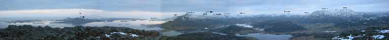 Panoramabilde. Bruk piltaster eller rullegardiun. Utsikt fra Mardalsfjellet med navn på topper. Flott utsikt !
